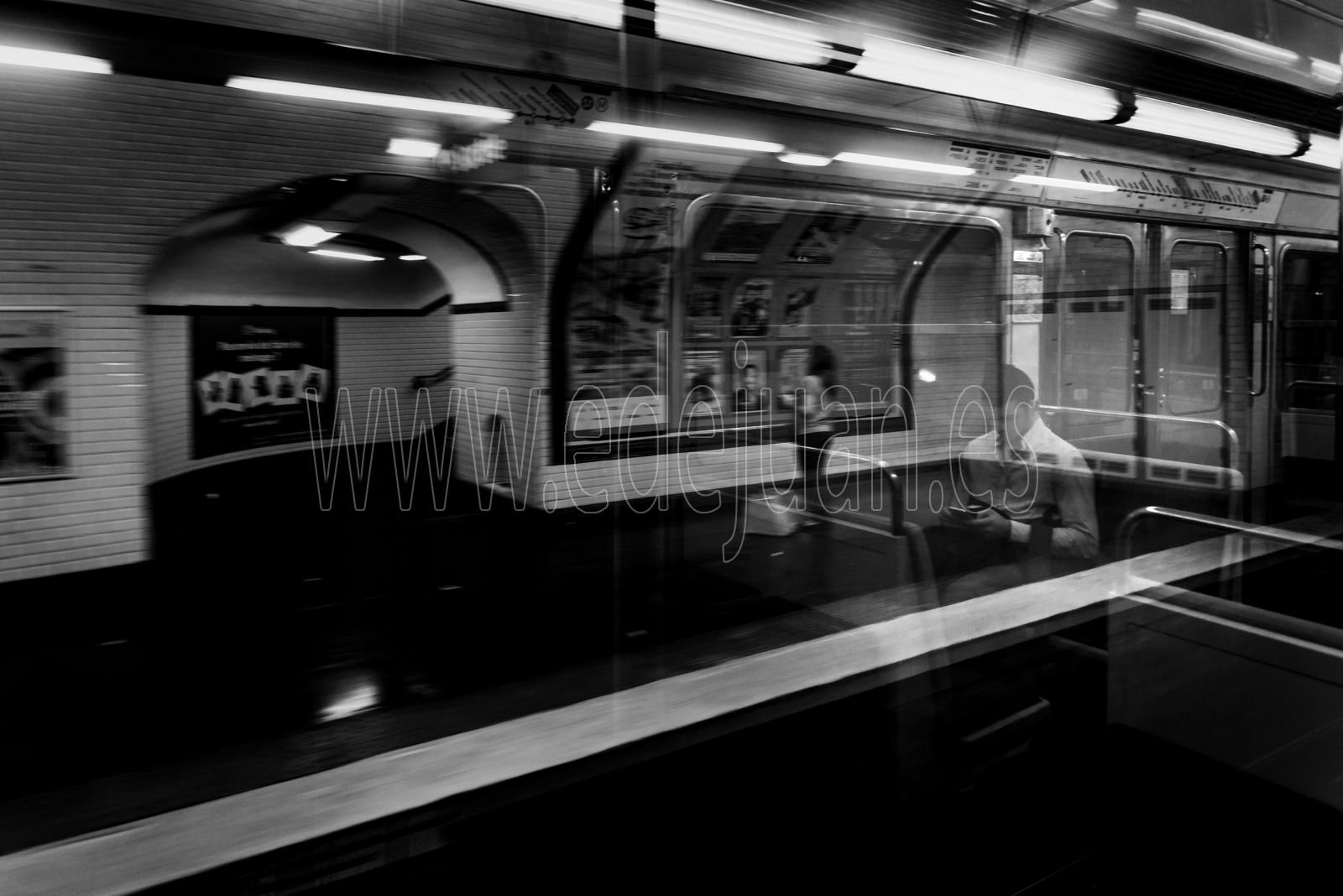 Desde dentro del metro de París,fotografía en movimiento