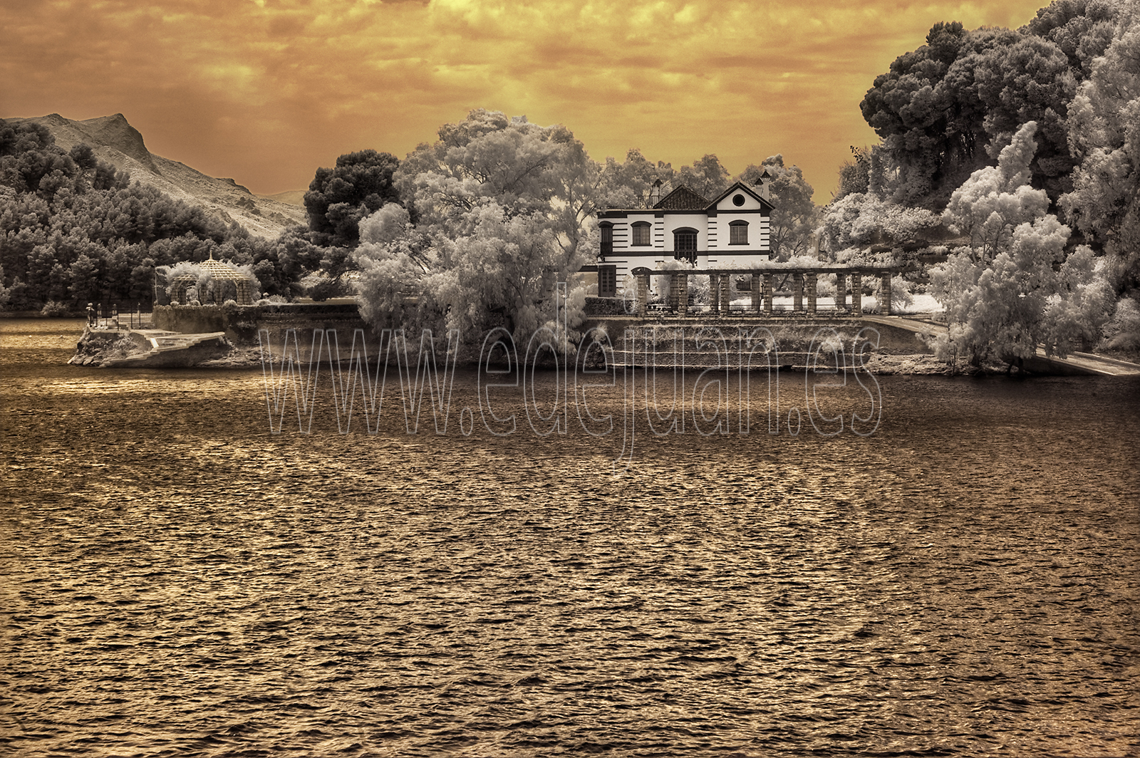 Fotografia infrarroja en el pantano Conde del Guadalhorce, casa del Ingeniero