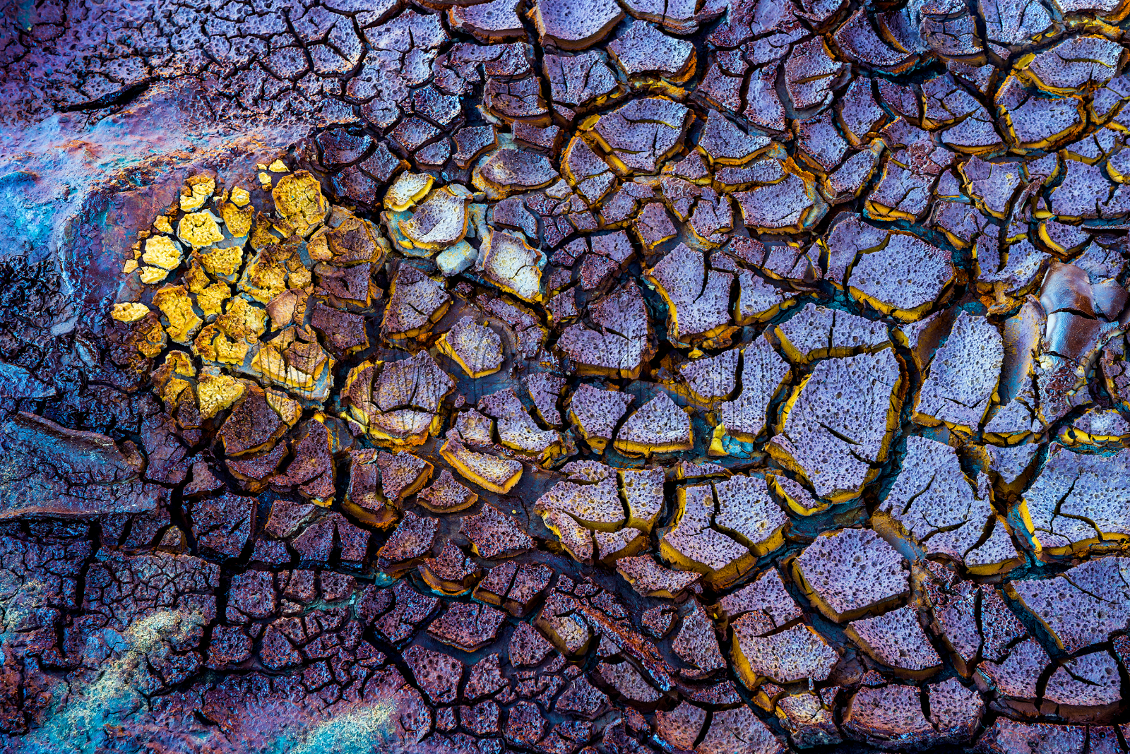 Texturas de Riotinto. Extraídas en la orilla del río donde se acumulan estos sedimentos que colorean el barro.