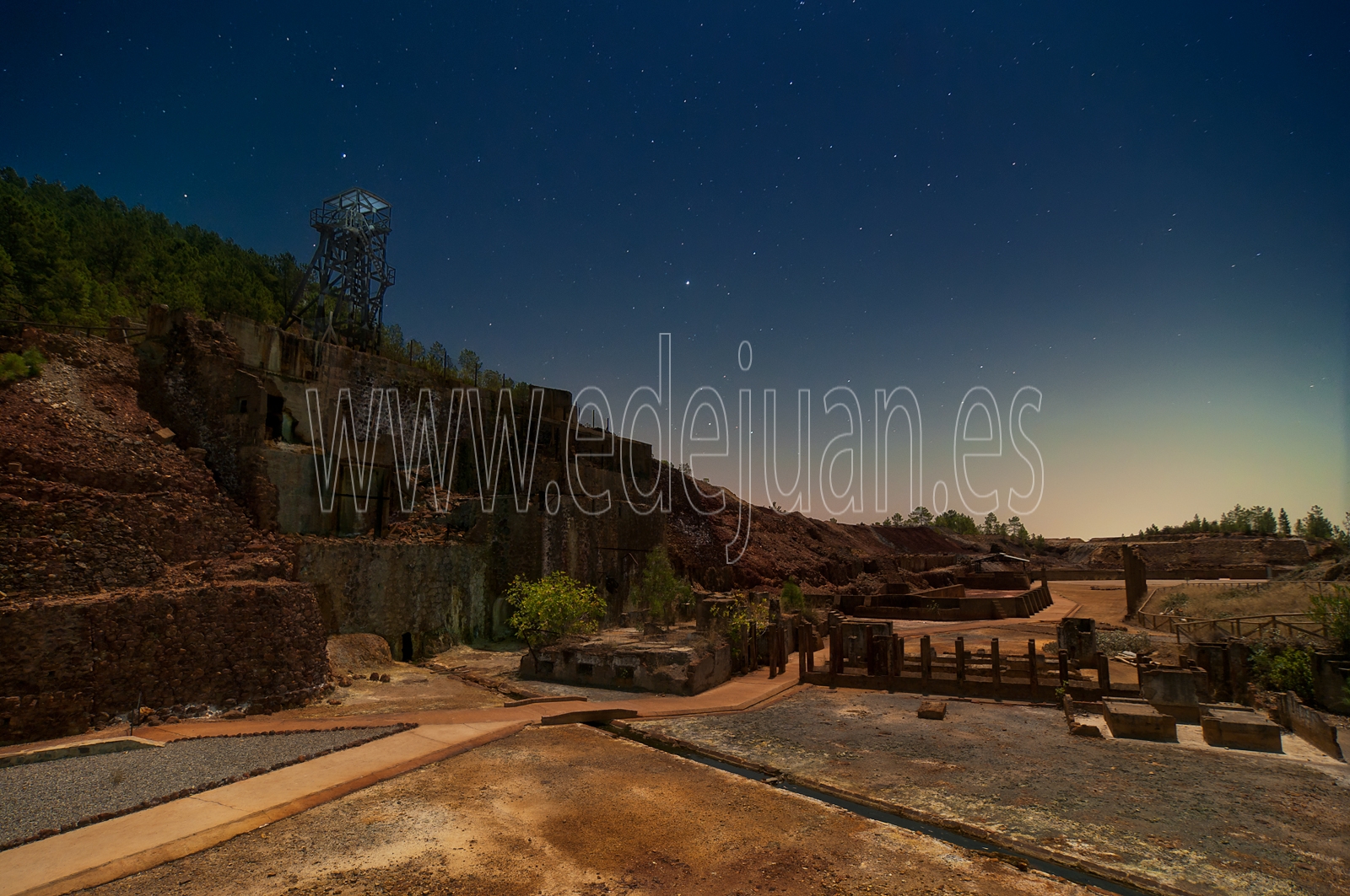 Fotografía nocturna de Peña de Hierro, en las minas de Riotinto.
Malcate de bajada a la mina
Comarca minera de Huelva. Andalucía. España