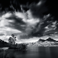 Pantano de Zahara, fotografía editada en blanco y negro