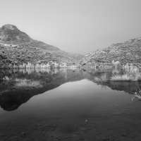 Fotografía infrarroja del Pantano de Zahara de la Sierra, editada en blanco y negro